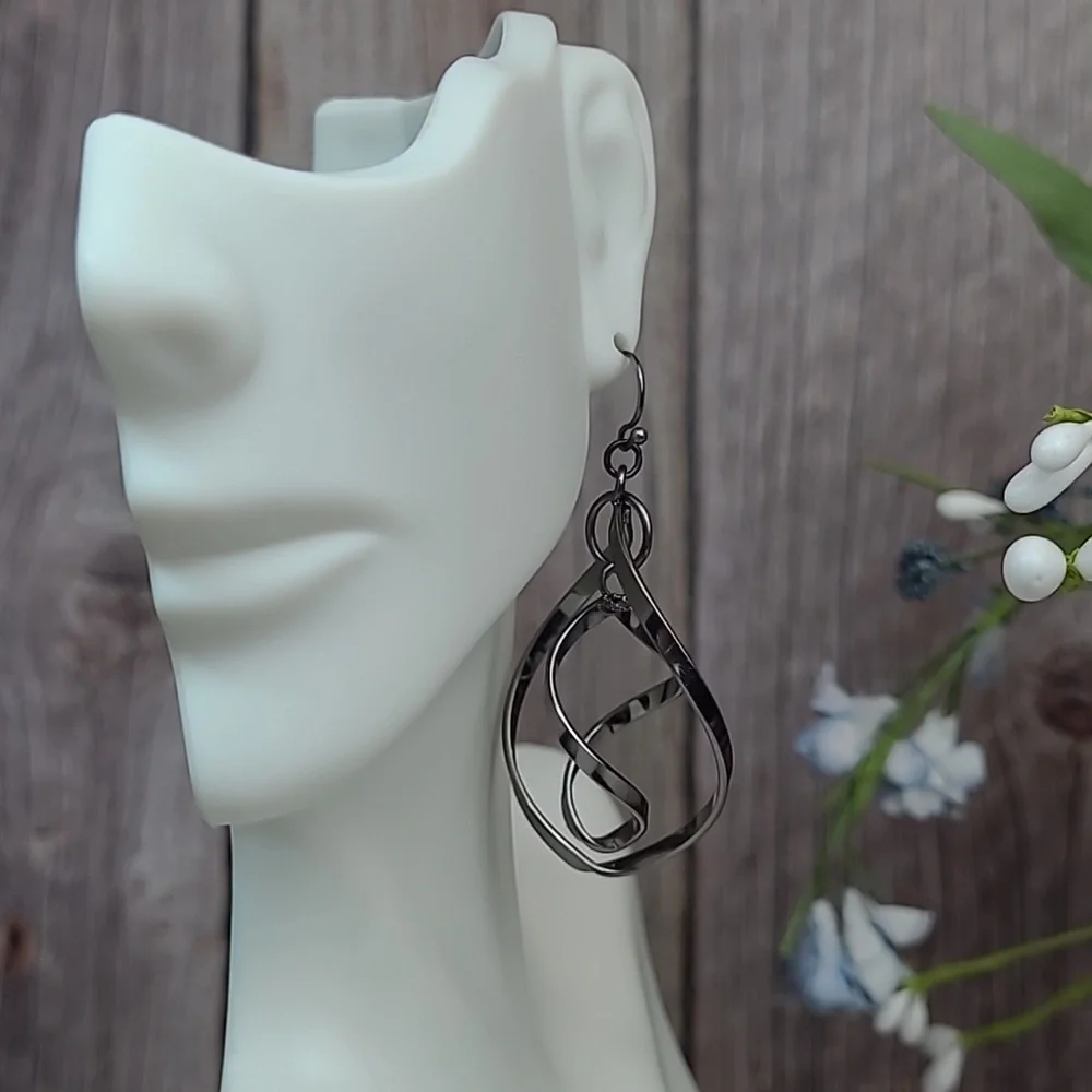 TWISTED SPIRAL PIERCED DANGLE EARRINGS